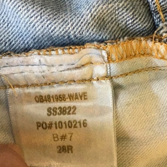 𝅺BDG jeans tapered leg light wash. High rise distressed, busted knee - Picture 6 of 6